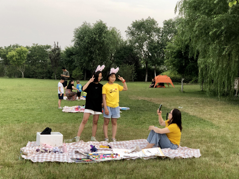 夏令營(yíng)挑戰(zhàn)地?cái)偨?jīng)濟(jì)，覽眾房車不一樣的活動(dòng)