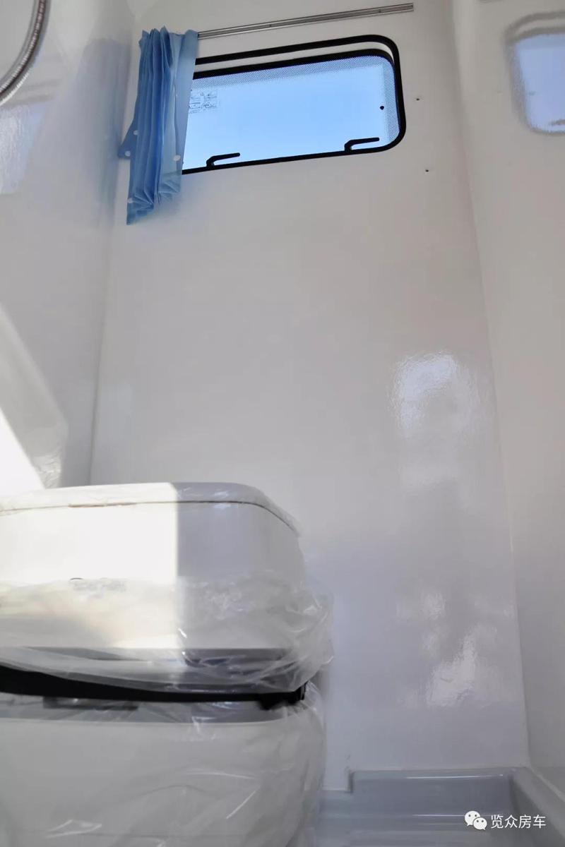 外觀大氣，空間十足的房車