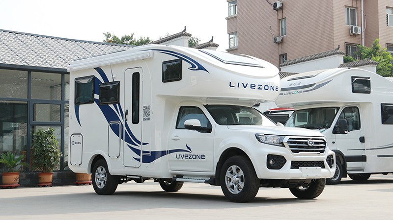 帶老人和孩子出行最合適，還是四驅(qū)房車(chē)