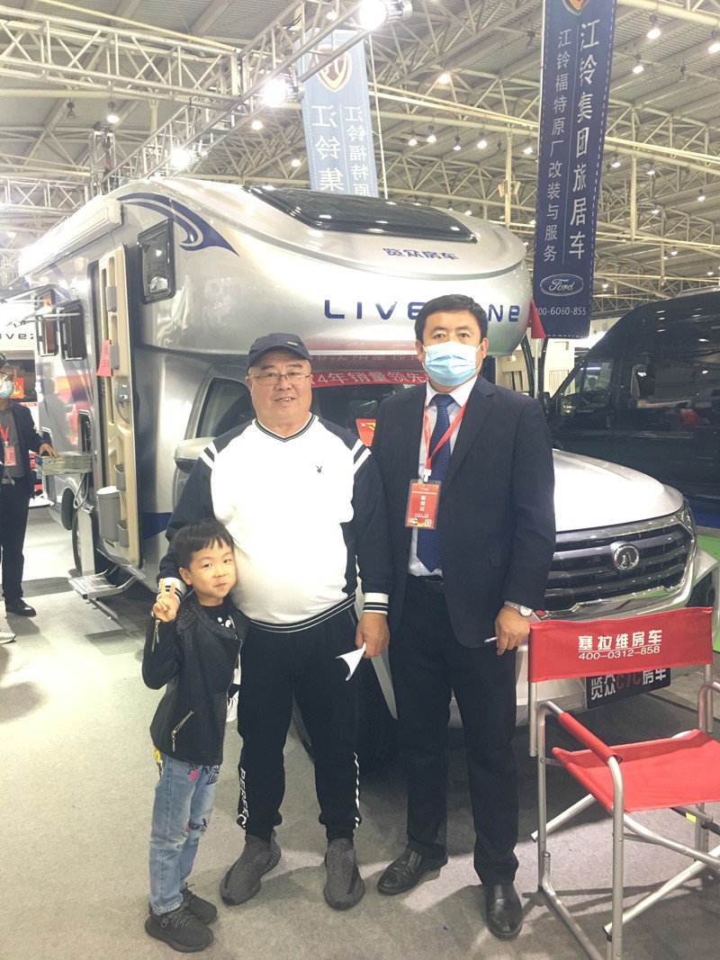 從這選房車的顧客怎么這么多？