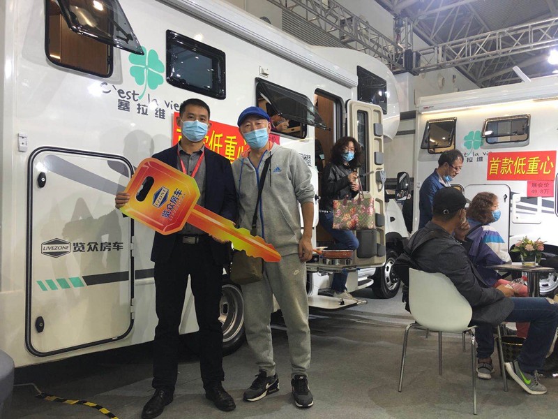 從這選房車的顧客怎么這么多？
