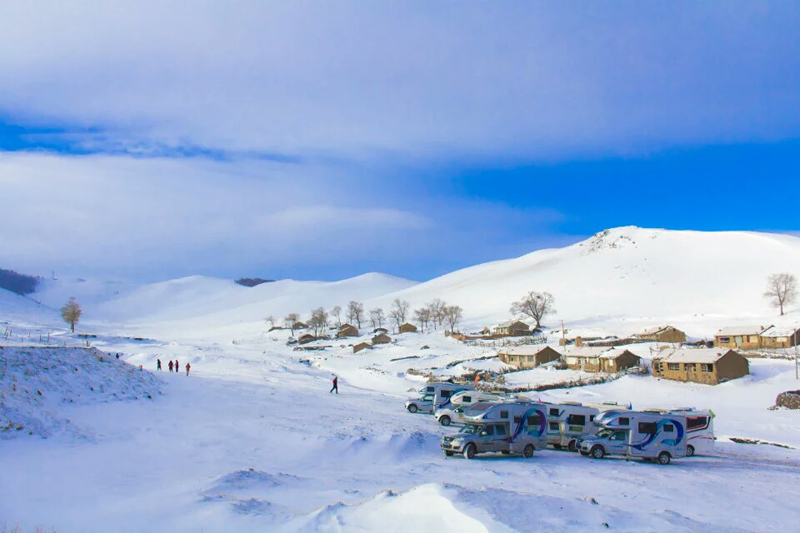 踏雪前行，房車也能雪地越野