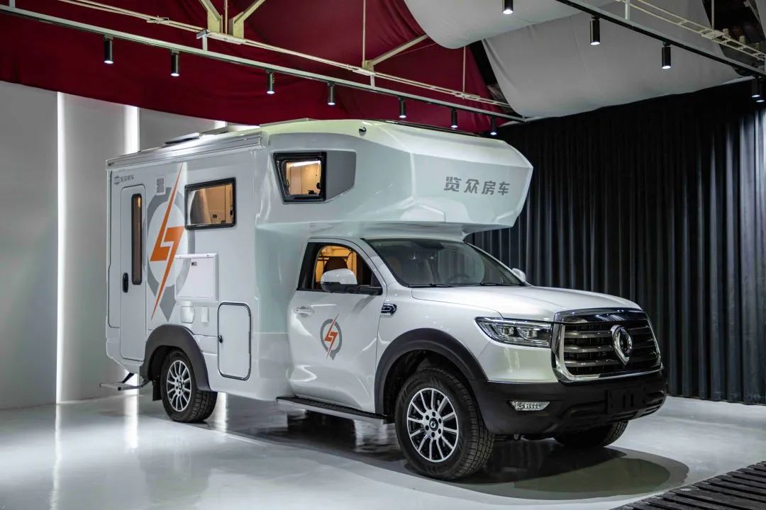 為什么覽眾房車要采用玻璃鋼“三明治”車身結構？
