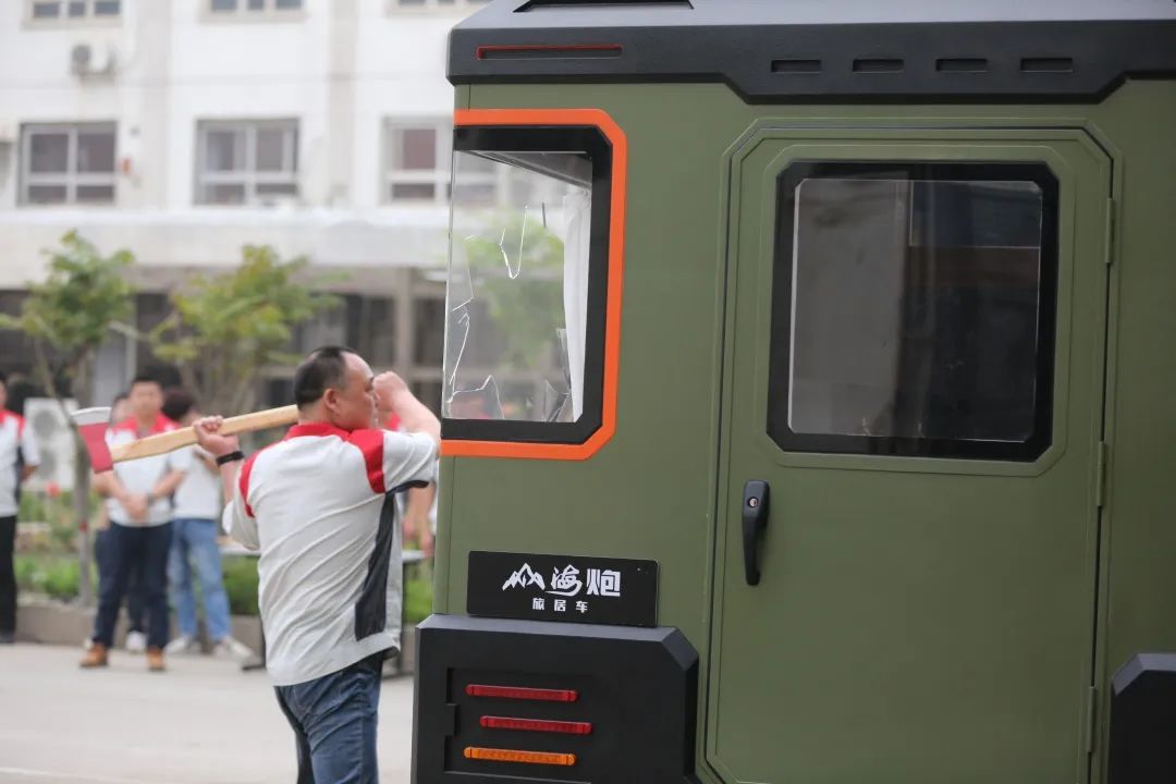 砸掉山海炮旅居車，覽眾房車究竟在搞什么？