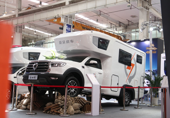 年度新車、自動(dòng)檔、四驅(qū)，能選的房車
